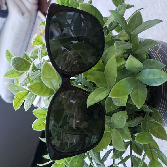 Marc Jacob's sunglasses 🕶 😎 😍 🔥 - Picture 3 of 16